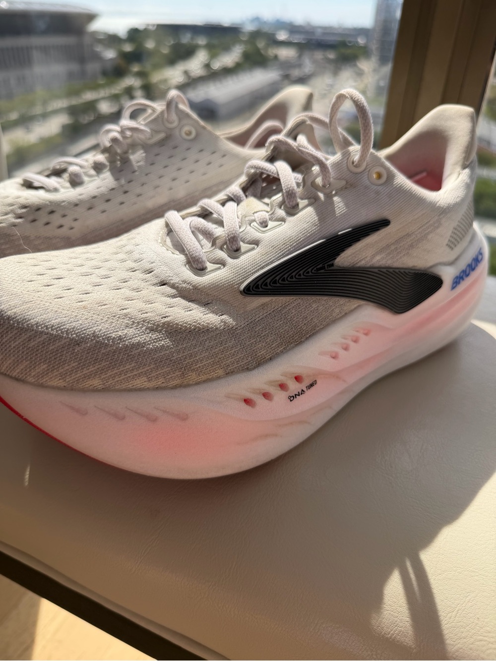 Brooks Women’s Glycerin Max 9.5B (white/black/diva pink)